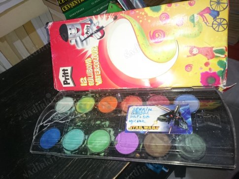 O sırada bizim evdeki makyaj malzemeleri.