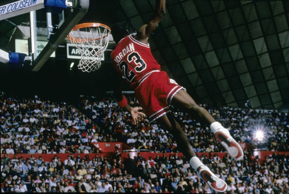 Michael Jordan hacía magia con el balón

Nos dejó canastas que parecían de otro mundo

Y en este hilo, os traigo:

𝐓𝐨𝐩 𝟏𝟎 𝐜𝐚𝐧𝐚𝐬𝐭𝐚𝐬 𝐢𝐦𝐩𝐨𝐬𝐢𝐛𝐥𝐞𝐬 𝐝𝐞 𝐌𝐢𝐜𝐡𝐚𝐞𝐥 𝐉𝐨𝐫𝐝𝐚𝐧

Disfrutad 🧵🍿