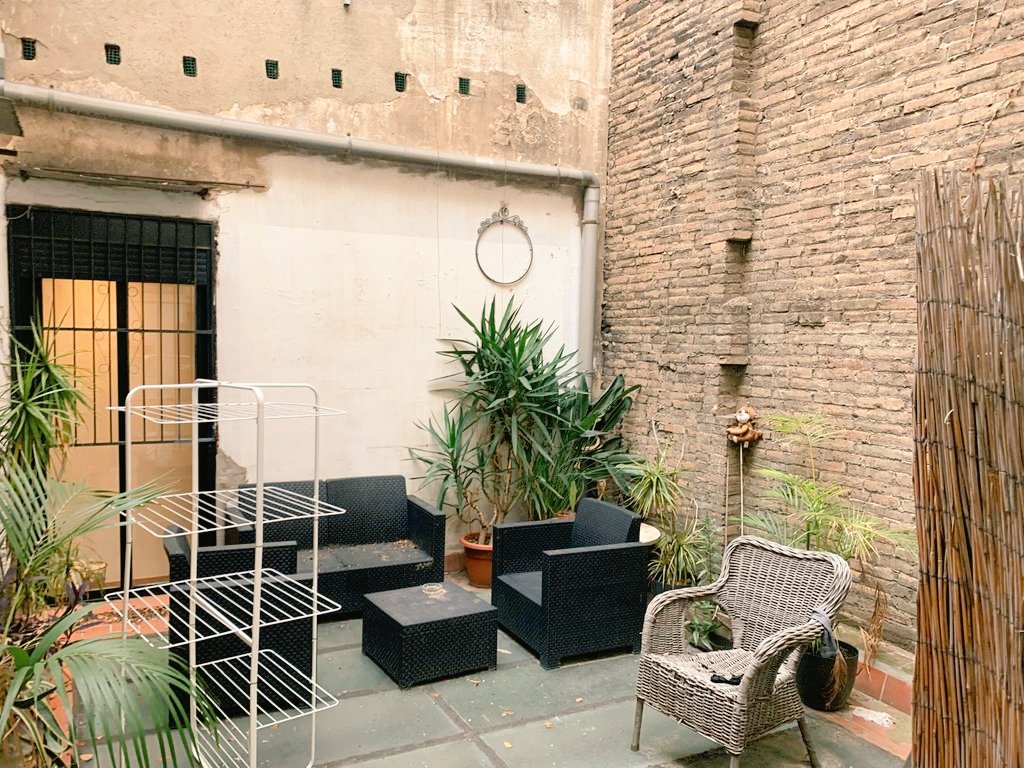 uhhhhhmarta's tweet image. ei, som un noi i una noia que estem buscant unx companyx de pis a barcelona, per sant antoni/raval, per entrar a principis/mitjans de febrer
ens agrada fer de pis, anar a concerts, prendre birres i altres plans jej🌵

✨🌻s&apos;agraeix difusió 🌻✨
info x privat! @joanfonss