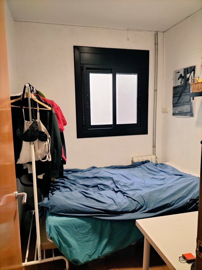 ei, som un noi i una noia que estem buscant unx companyx de pis a barcelona, per sant antoni/raval, per entrar a principis/mitjans de febrer
ens agrada fer de pis, anar a concerts, prendre birres i altres plans jej🌵

✨🌻s'agraeix difusió 🌻✨
info x privat! <a href="/joanfonss/">joan</a>