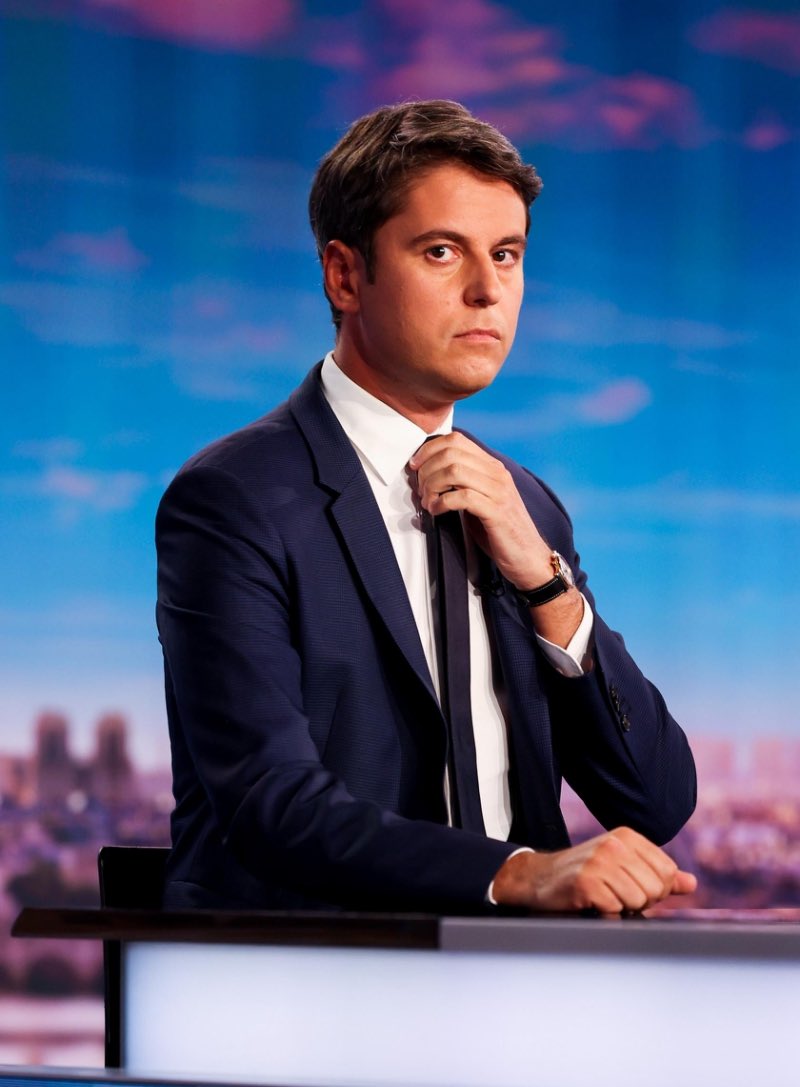 CerfiaFR's tweet image. 🇫🇷🇩🇿 FLASH | "L’heure de la fermeté a sonné. La France, on ne l’intimide pas. On la respecte et on ne la provoque pas sans conséquence !" Gabriel Attal souhaite que la France dénonce l’accord franco-algérien de 1968, devenu selon lui une "filière d’immigration à part entière", et…