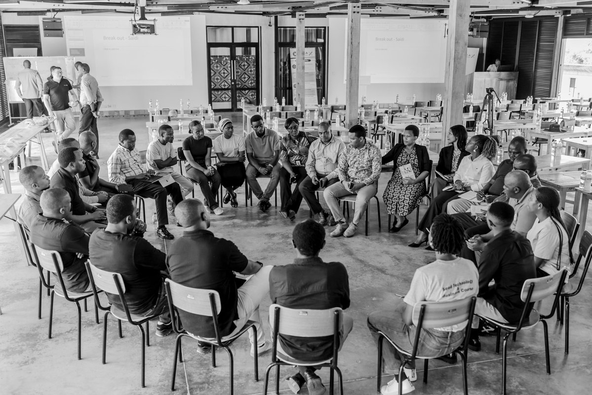 Today, RICA hosted the 3rd Seed Industry Roundtable, bringing together stakeholders from seed companies, academia and the banking sector. Organized by RICA Seed Center and <a href="/oneacrefundRW/">One Acre Fund Rwanda</a>, the roundtable discussed current challenges in the industry and explored potential