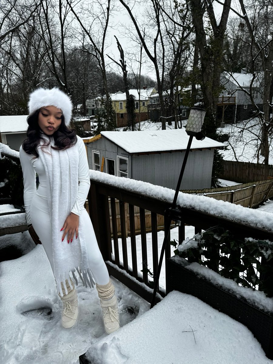 thankyouslime's tweet photo. It snowed in atl today ❄️ https://t.co/Z8dkaSsYsD