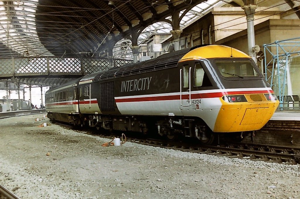 1992: HST InterCity 125 43124 pictured at #Newcastle Central Station 

📸 flic.kr/p/EAFCSX