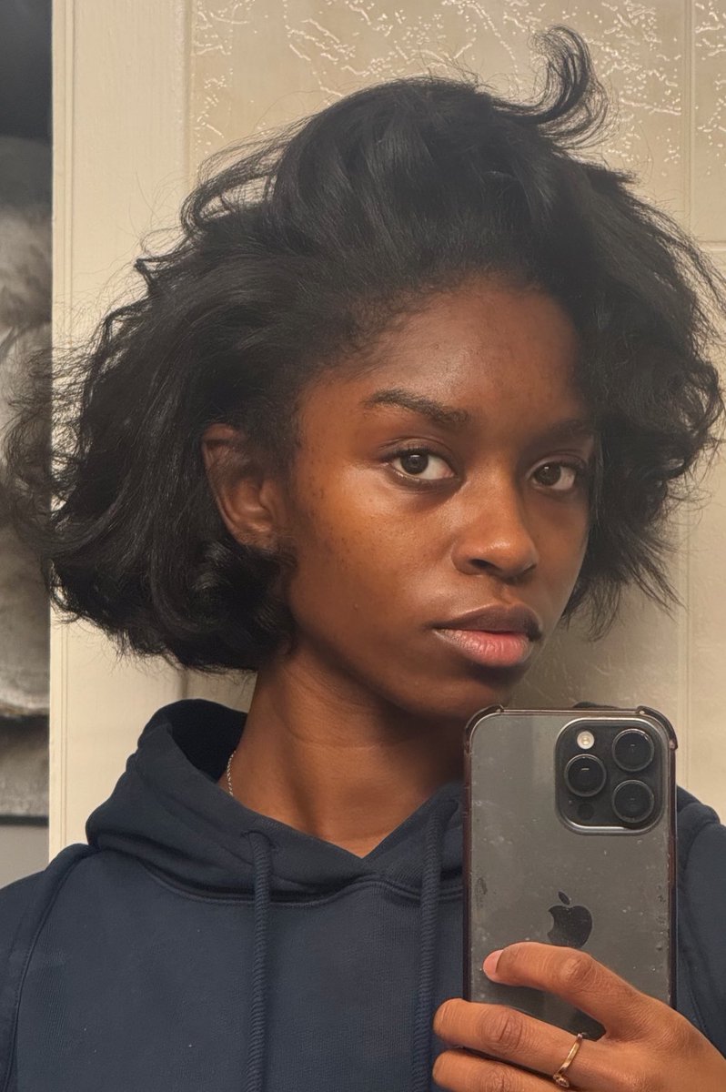 jonaeElizabethh's tweet photo. I always say imma just cut the ends, then end up with a BOB 🥲 https://t.co/RIkYl7jXww