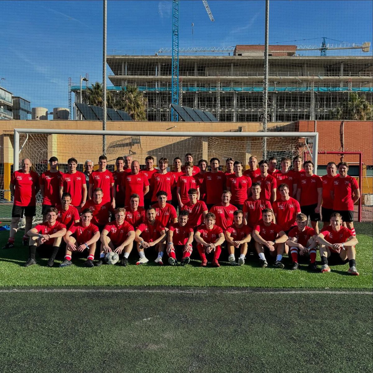 ☀️⚽️Traingskamp Zwaluwe Selectie⚽️☀️
Op naar een mooie tweede seizoenshelft! 💥 Het trainingskamp in het zonnige Torremolinos is begonnen en de bal rolt alweer. Van gezelligheid naar hard werken, we zijn er klaar voor! ⚽️