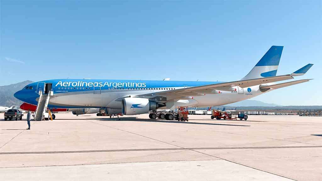 AAAJ00068631's tweet photo. 🔥 #AerolíneasArgentinas y #Optar incumplen el último acuerdo y quieren abrir la negociación paritaria recién en febrero.
📢 "Tienen la necesidad de impulsar el conflicto"
#MileiDestruyeArgentina
#NoALasPrivatizaciones
#MilleiEsPobreza
https://t.co/RWEoCM6itd https://t.co/uG4ZiXpbFI