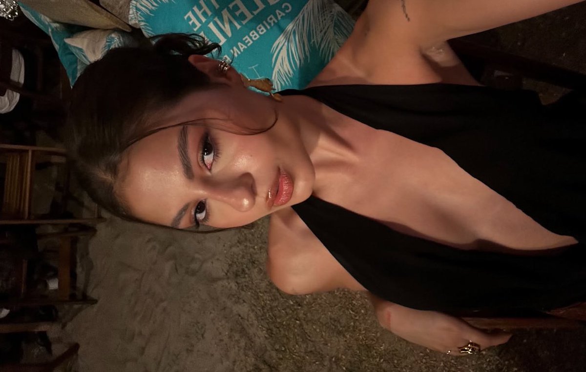 honeygirllz's tweet image. oblíqua não sei, mas dissimulada com certeza