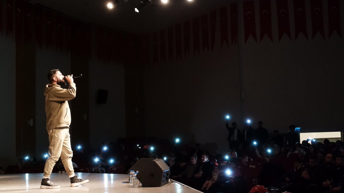 Milli Türk Talebe Birliği Erzurum İl Başkanlığı’nın  ve Erzurum Büyükşehir Belediyemizin ev sahipliğinde düzenlenen “Dirilişin Sesi: Ezgiler” programında bir araya geldik. Resul Aydemir’in eserleriyle Kudüs’ün derin manevi iklimine gönül dolu bir yolculuk gerçekleştirdik.

Bu