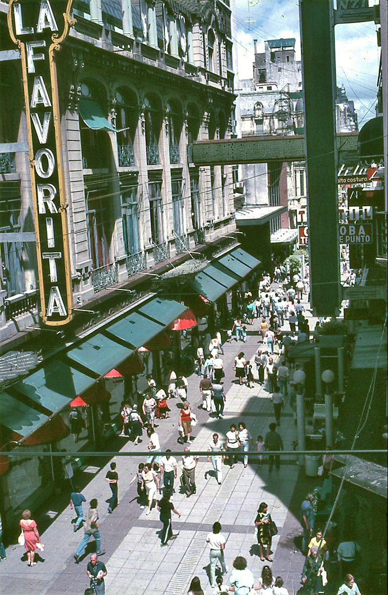 Vista en altura de la peatonal Córdoba desde Sarmiento a Mitre en 1989.
