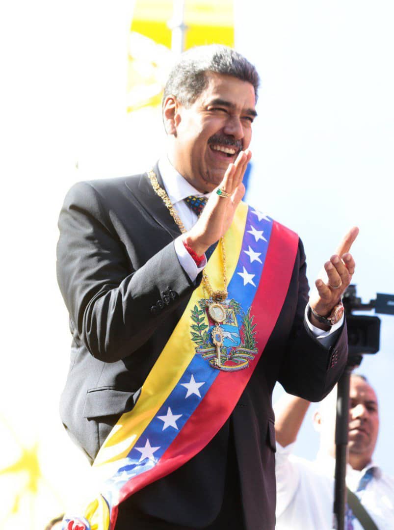 Con el Mazo Dando (@conelmazodando) on Twitter photo #VictoriaPopularPorLaPaz | "Hoy hemos derrotado el estigma de la traici贸n al Pueblo, hemos derrotado el maleficio de la traici贸n", dijo el presidente de la Rep煤blica, <a href="/NicolasMaduro/">Nicol谩s Maduro</a>, durante la celebraci贸n de la juramentaci贸n del mandato para el periodo 2025-2031.
"He cumplido #VictoriaPopularPorLaPaz | "Hoy hemos derrotado el estigma de la traici贸n al Pueblo, hemos derrotado el maleficio de la traici贸n", dijo el presidente de la Rep煤blica, <a href="/NicolasMaduro/">Nicol谩s Maduro</a>, durante la celebraci贸n de la juramentaci贸n del mandato para el periodo 2025-2031.
"He cumplido