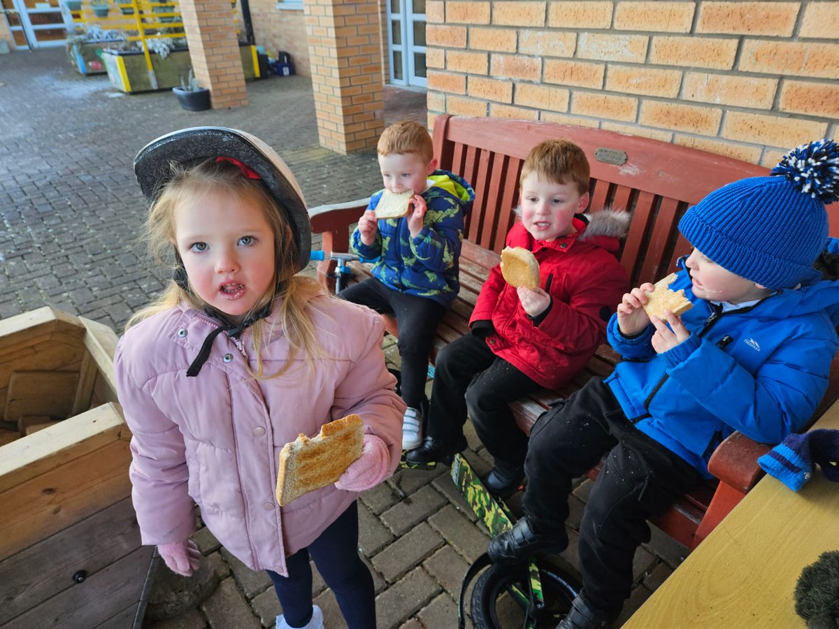 NetherburnPs's tweet image. #WINTER #Freezerburn #Outdoorplay 
Happy New Year and welcome back to Nursery ! We all got lots of practice putting on our jackets, hats and boots to play outside❄️🥶 @SLCEarlyLearn @OpOutdoors @PlayPioneerScot