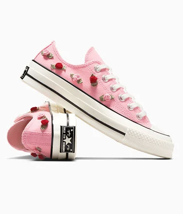 Looking for a cute pair of Valentine's Day kicks? rstyle.me/+puzHBdRKIzAII… #vdaykicks #sneakershopping