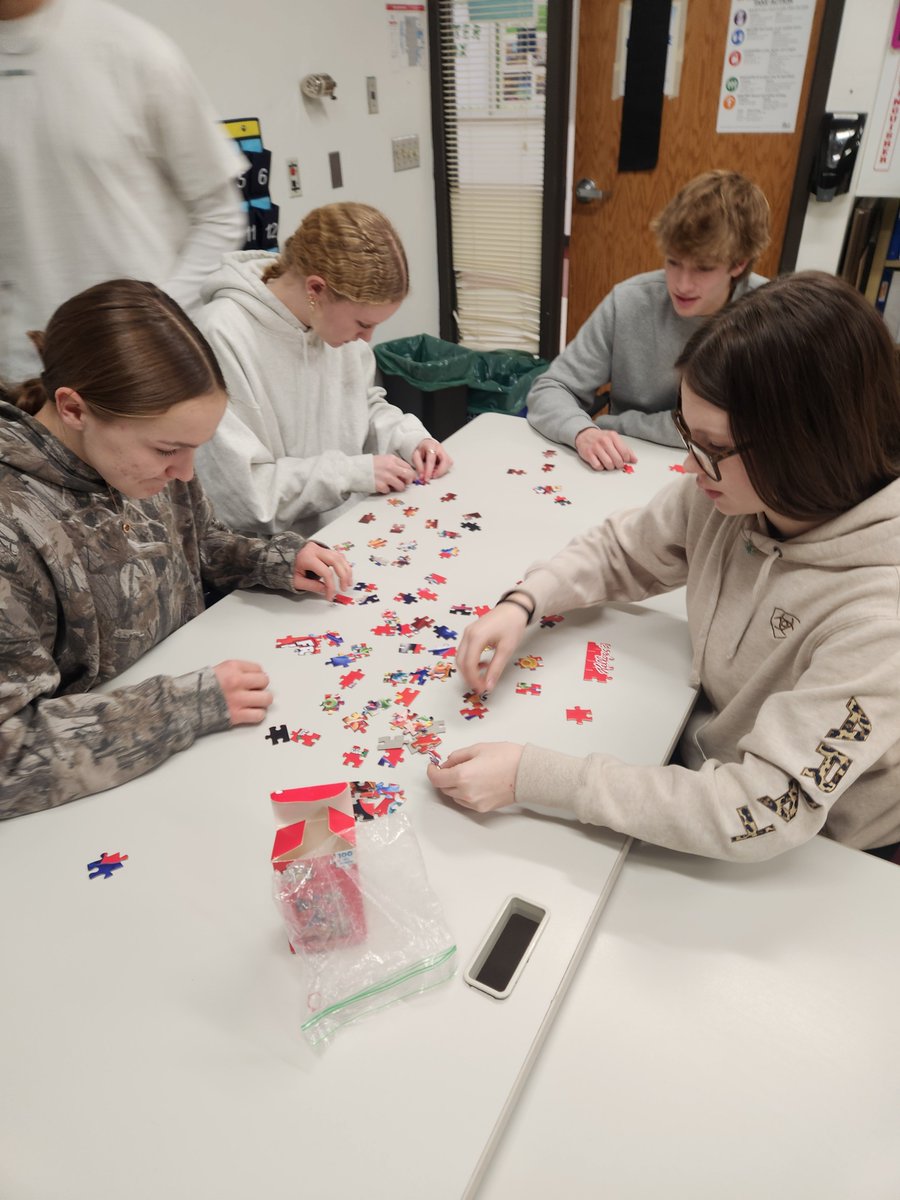 CGTMiller's tweet photo. Marketing students are putting their communication and collaboration skills to the test with a group puzzle challenge. There’s a twist! They don’t have all the pieces! The real fun begins when they negotiate trades with other teams. @CaryGroveHS @CG_IandC @CHSD155 @NeilLesinski https://t.co/ZpkbN0VKT1