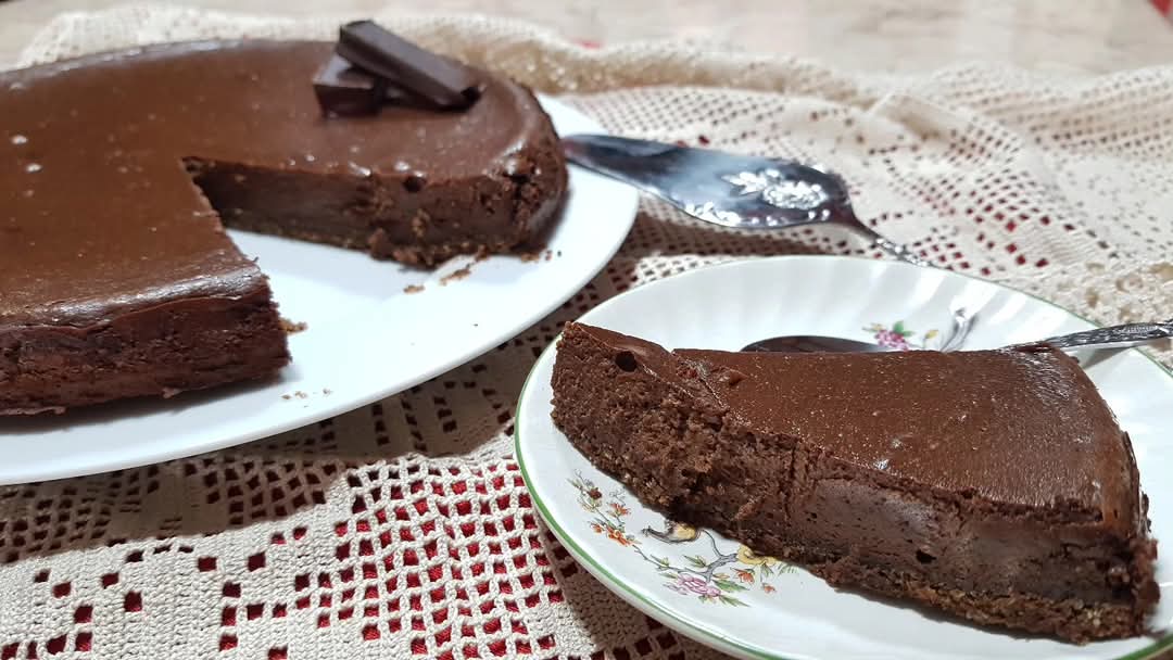 ColoridaComida's tweet image. Fim de semana com chuva à porta pede uma sugestão de docinho para o fim de semana bem reconfortante. 
Cheesecake de chocolate. 
Delicioso, simples, sem glúten e sem açúcar refinado. 
Receita
comidacolorida.com/2020/03/10/che…
Vídeo
youtu.be/nS_eqlL7K_Y?si…