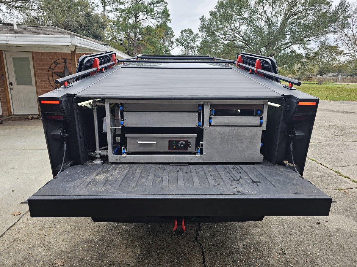 Clinton - Our Cyber Weekend tweet media