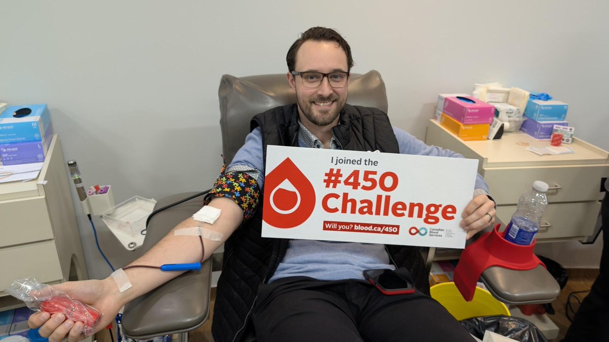 Thank you to Deputy Mayor Kraymer Barnstable from the @CityofRedDeer for visiting our Red Deer donor centre earlier this week for our #SIRENSforLife kick-off.  

Support Alberta's first responders by booking an appointment to donate blood. Book now at ow.ly/Y7sb50UEBZG