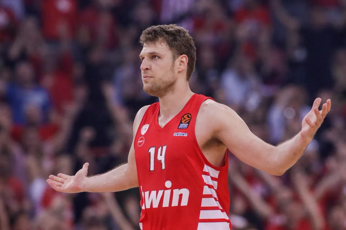 10/10 2pt
8/10 3pt
1/1 ft
45 points
7 Rb
2 as
52 PIR

3rd highest score in a game. 2nd highest efficiency in a game in modern EuroLeague history. 

Ladies and gentlemen, Sasha Vezenkov.