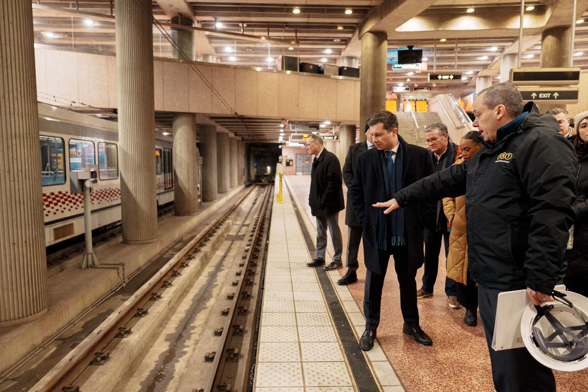 SecretaryPete's tweet image. Rode Pittsburgh’s light rail and met with staff and workers shaping the future of Pittsburgh Regional Transit. Improvements are underway across the system, including the Downtown-Uptown-Oakland BRT project we’re funding via the Bipartisan Infrastructure Law.