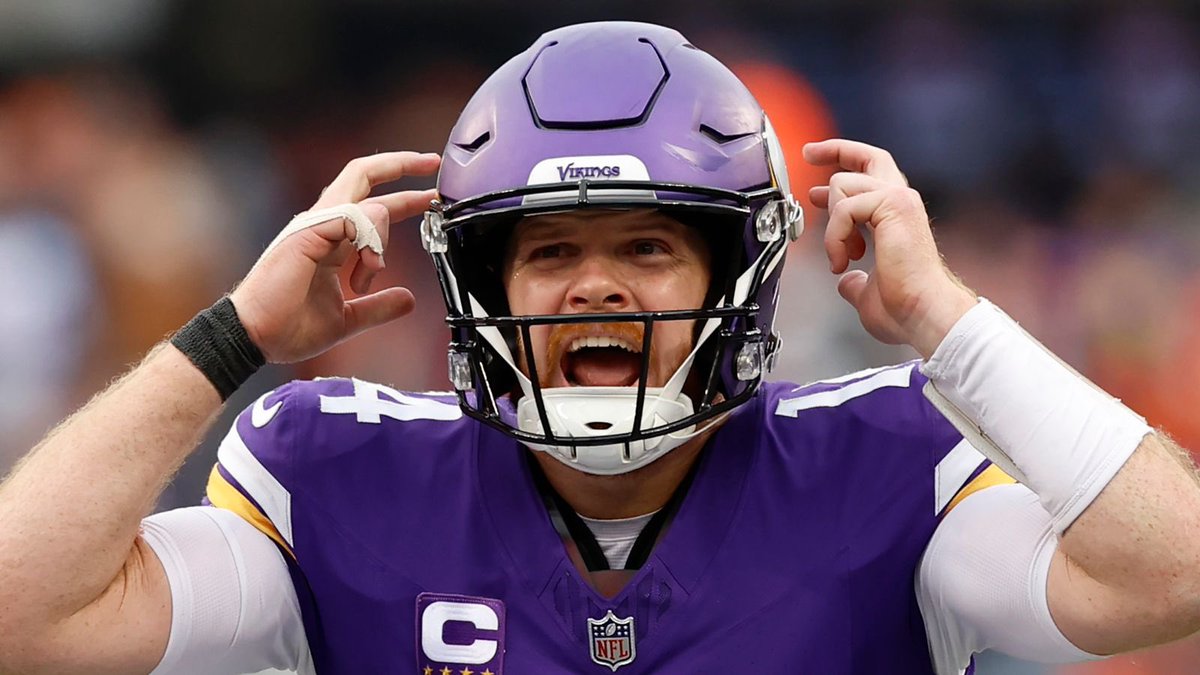 NFCNorthNewss's tweet image. 🚨🚨BREAKING: Sam Darnold has informed the #Vikings he’ll start taking football ‘seriously’ now, per @JoyTaylorTalks
HUGE! 👏👏👏