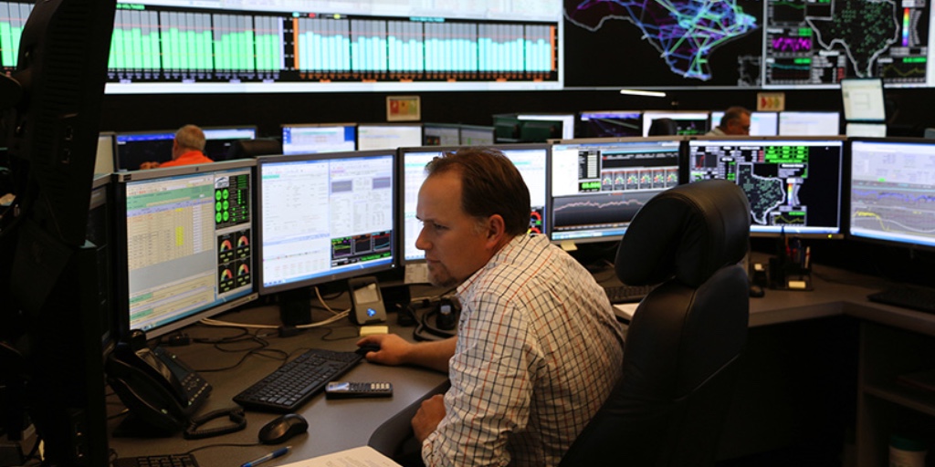 How do grid operators maintain reliability of the bulk power system, even on the highest demand summer days? A new <a href="/NREL/">NREL</a> technical report examines grid operations in peak summer conditions to see how solar and storage worked together to meet peak demand: bit.ly/dec24publicati…