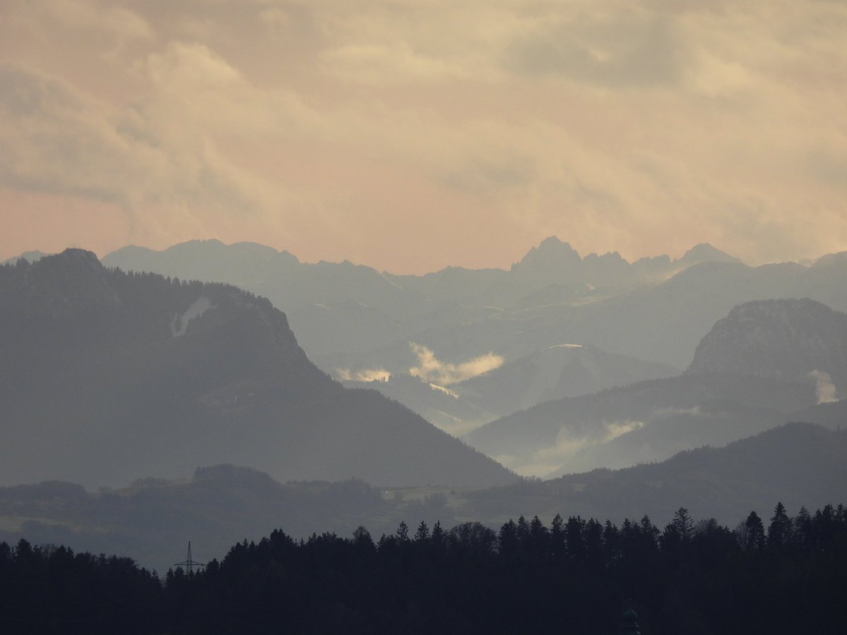 Throjaphoto's tweet image. 2025 in 12 Bildern
1/3
Januar / Februar
März / April
#photography #Bavaria #Germany