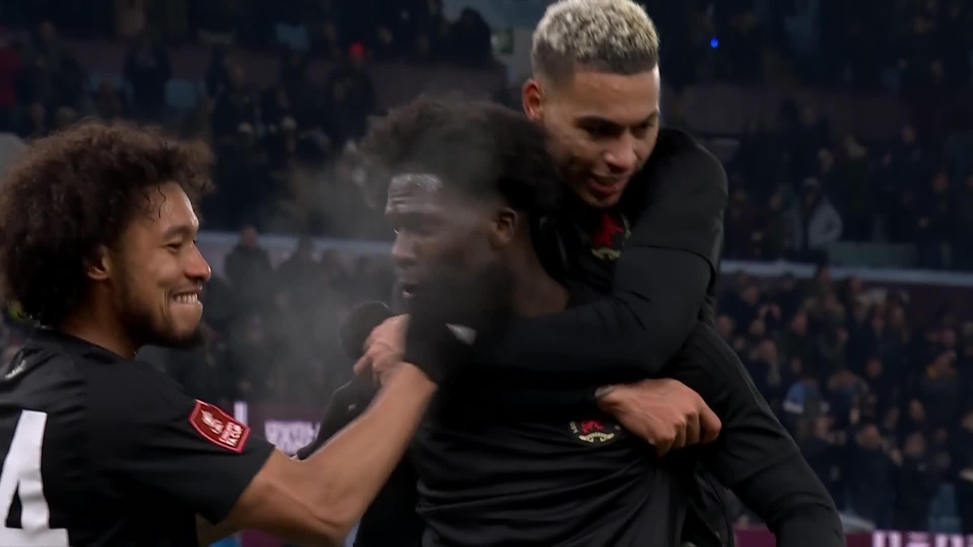 A scramble in the box, and Amadou Onana pokes it in for @AVFCOfficial 🤩#EmiratesFACup