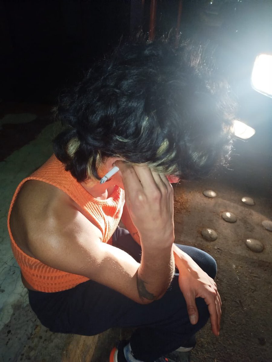 VMPI_'s tweet photo. Cover art potencial 
Vampira con un cigarro en la oreja en la autopista de noche https://t.co/vK0Gxc31d5
