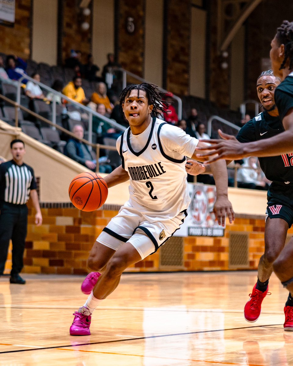 At the half, Orangeville Academy is taking it to No. 16 <a href="/sunrisehoops/">Sunrise Basketball</a>, leading 31-20 at the <a href="/LaPorteInvite/">La Porte Invitational</a>!

<a href="/ejHorton2025/">Ej Horton</a> leads all scorers with 9 points and the Bears are +12 in the 🎨!
#eyblscholastic