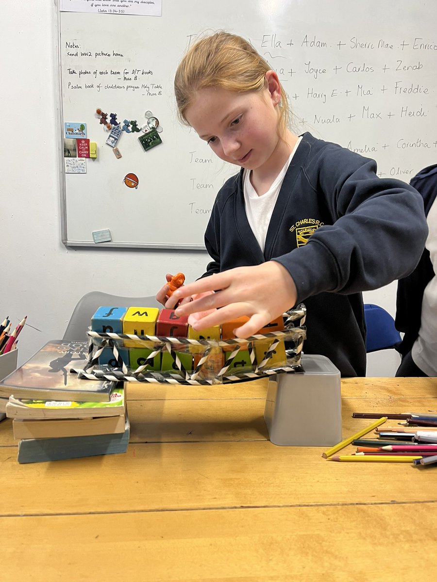 stcharlesrcpri1's tweet image. Year 5 building truss bridges#strength-test @SAB_dt #designtech