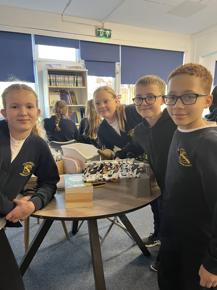 stcharlesrcpri1's tweet image. Year 5 building truss bridges#strength-test @SAB_dt #designtech