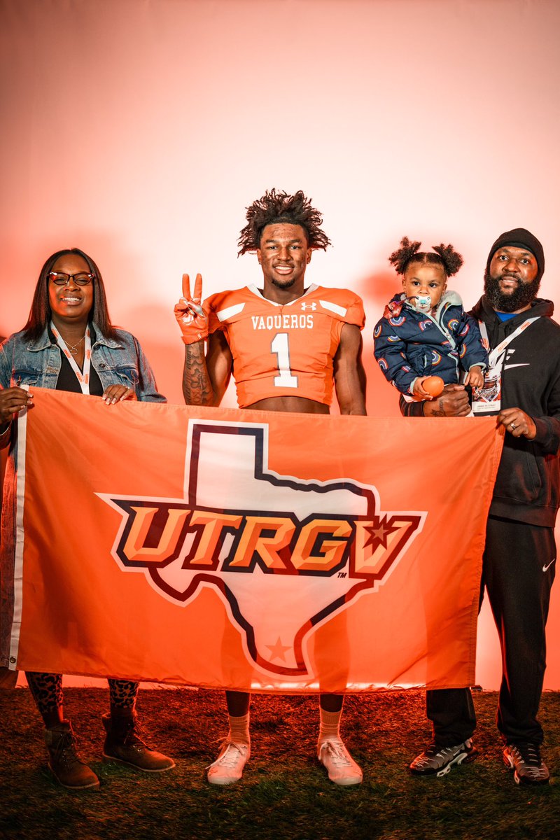 #AGTG 1000% committed Thank you <a href="/CoachAdayMac11/">Adrian McDonald, M.Ed</a> <a href="/UTRGVFootball/">UTRGV Football</a> #LETSEAT