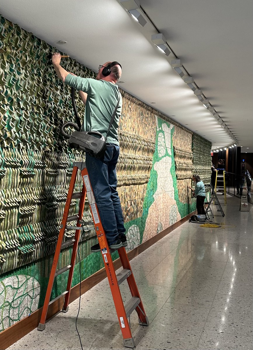 FraryLibraryDC's tweet image. Today at @JHUBloombergCtr, technicians are painstakingly cleaning a piece by Ethiopian artist Elias Sime. Commissioned specifically for the building, the work - titled &quot;Roots&quot; - is made of reclaimed woven wire and other reclaimed electronic components washingtondc.jhu.edu/arts-culture/p…