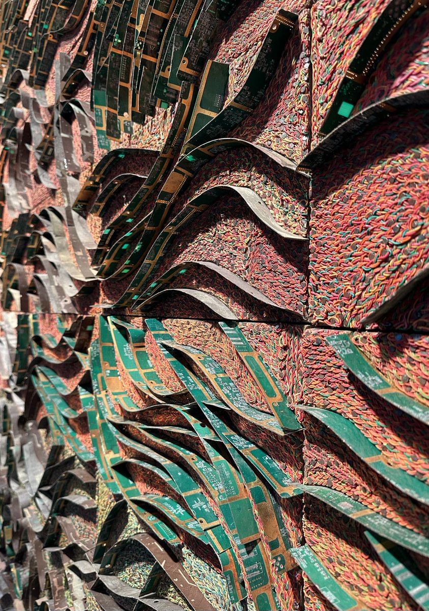 FraryLibraryDC's tweet image. Today at @JHUBloombergCtr, technicians are painstakingly cleaning a piece by Ethiopian artist Elias Sime. Commissioned specifically for the building, the work - titled &quot;Roots&quot; - is made of reclaimed woven wire and other reclaimed electronic components washingtondc.jhu.edu/arts-culture/p…