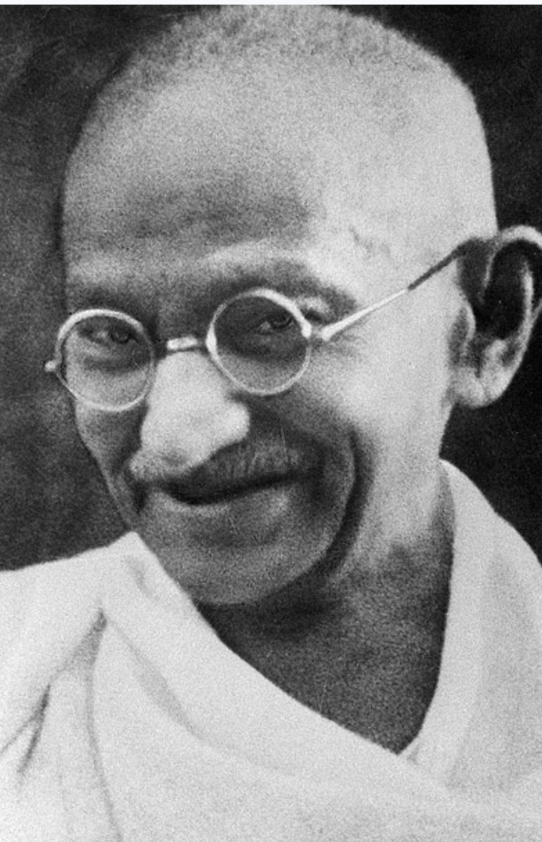 "Хамгийн аюултай дайсан бол гадны колоничлогч эзлэн түрэмгийлэгч биш харин тэднээс тэжээгддэг эх орон нэгтэн юм" МАХАТМА  ГАНДИ