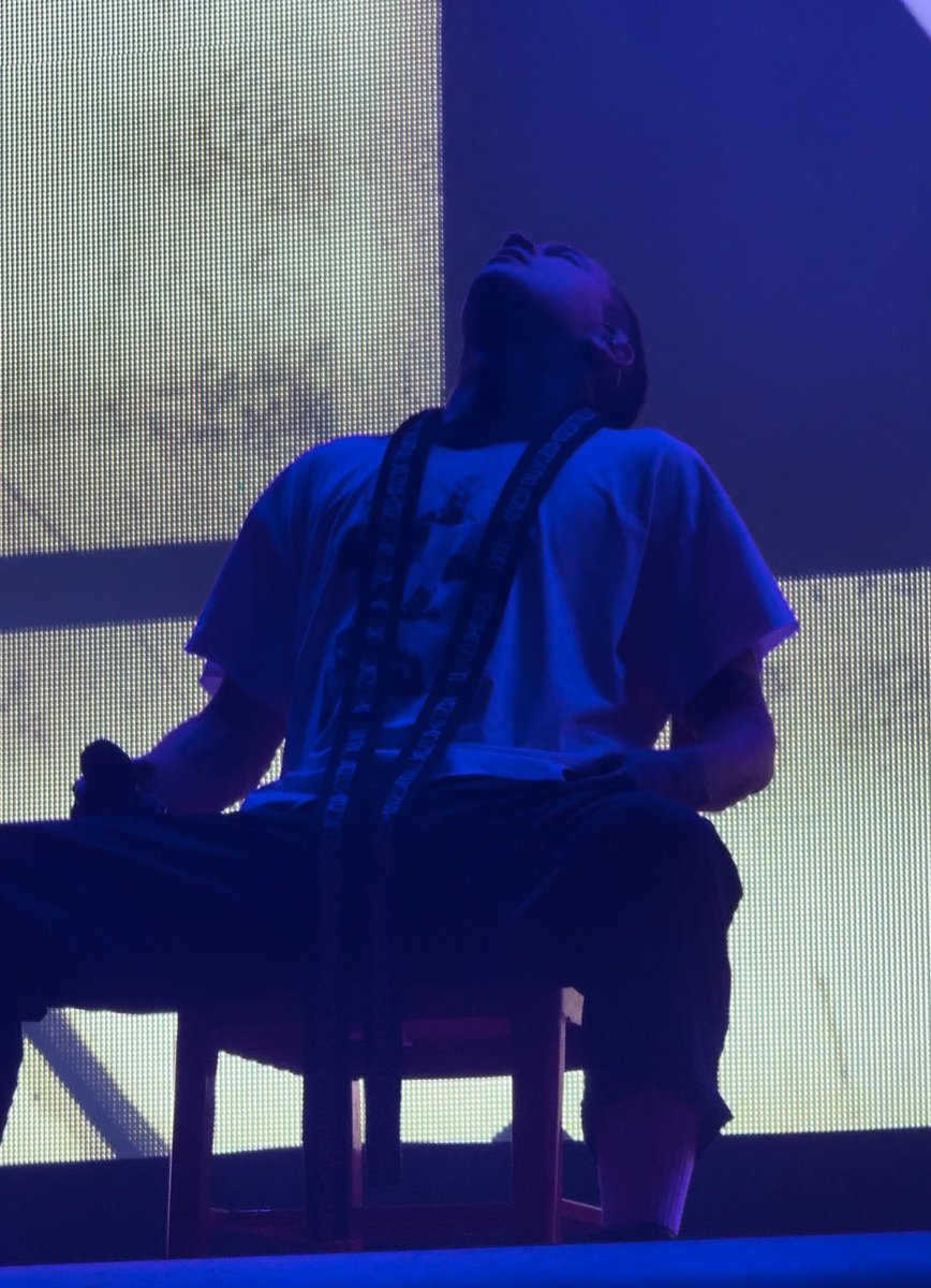 emotionalpilot's tweet photo. wtf are twenty one pilots concerts even about https://t.co/YuRX5a54PF