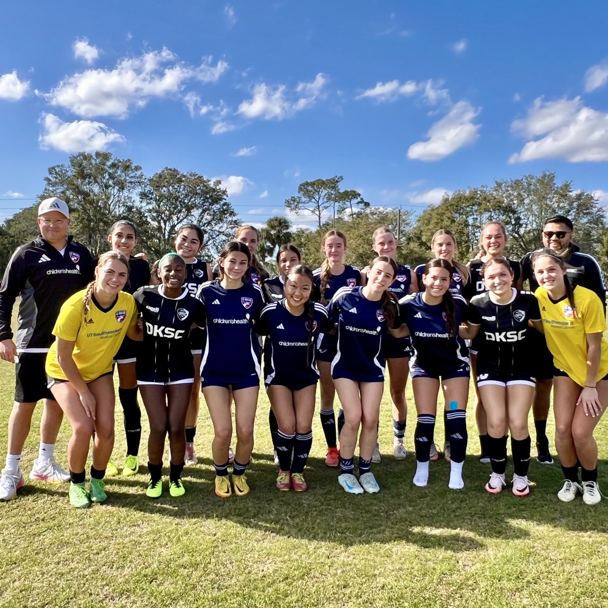 When the ❄️kept 1/2 our team and most of the <a href="/DKSC08RL/">DKSC ECNL-RL 08G Vielma</a> team from making it to the #ECNLRL Showcase on time, we came together to play as one -- AND got the win! It was fun playing with you ladies! 
⚽️Bella 🅰️Lauren
⚽️Bella 🅰️ Addy
<a href="/FCDGirlsECNL/">FC Dallas Girls ECNL</a> <a href="/ECNLgirls/">ECNL Girls</a> <a href="/FondrenJames/">James Fondren</a> <a href="/JayV1221/">Jay Vielma</a>