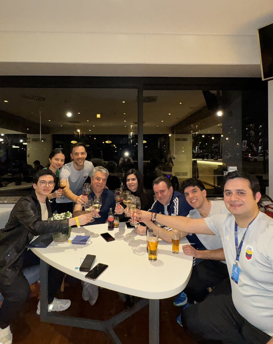 Celebrando el pase a la gran final de Turín con mi staff y grandes amigos. Nos queda sólo un último paso donde los daremos todo por levantar esa copa. Vamos Colombia! Qué berraquera 🇨🇴