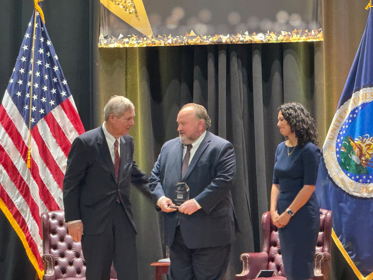 RD_Missouri's tweet image. @RD_Missouri Director Kyle Wilkens accepted an award this afternoon from @SecVilsack - on behalf of MO Rural Development staff who worked tirelessly last year to avert an environmental catastrophe in Dunklin County. @usdaRD @usda #rural
