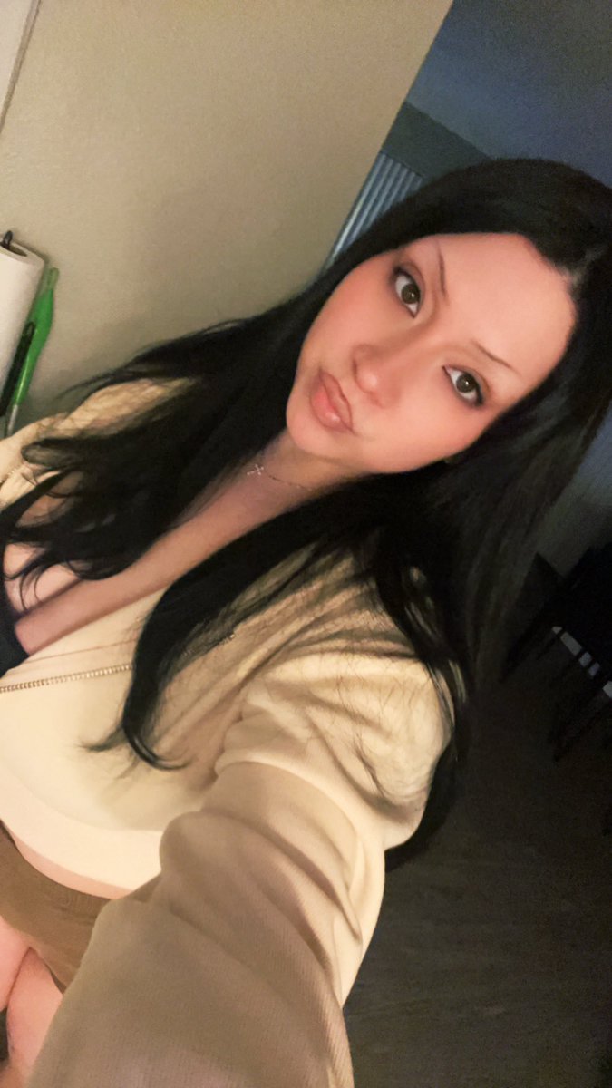 janaygamboa's tweet photo. All black hair again 🖤🖤🖤 https://t.co/8WTVduWiR9