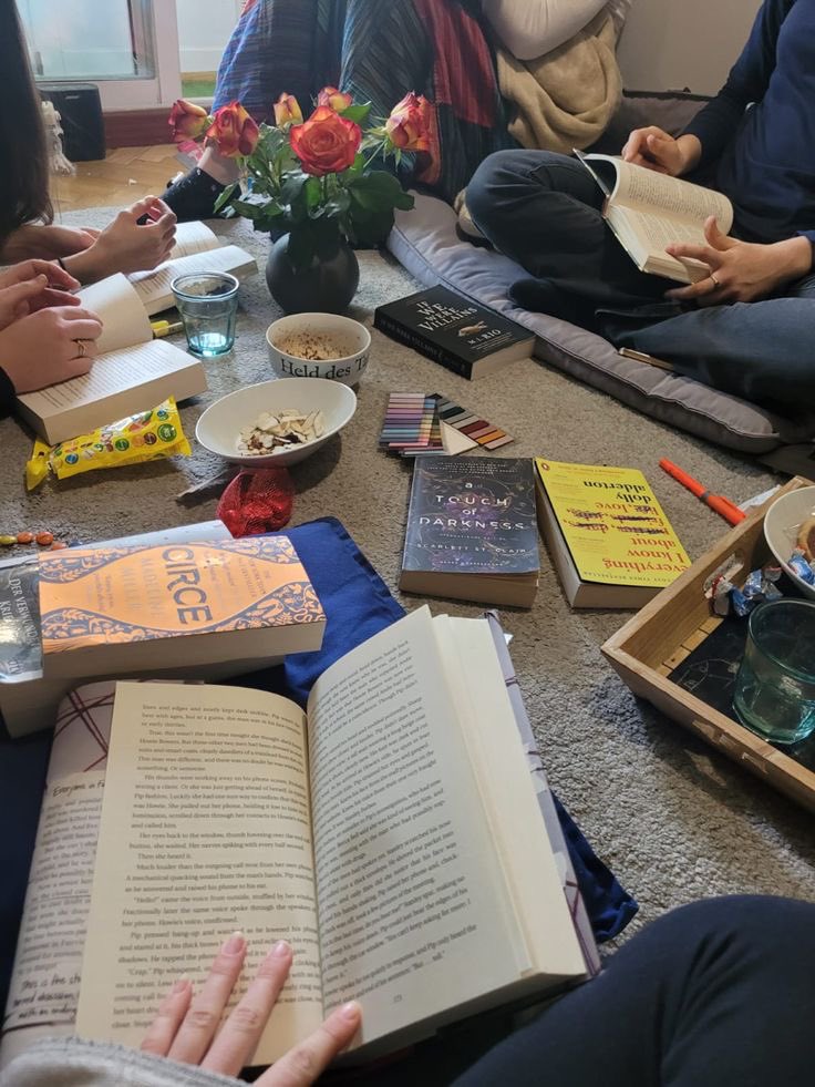 brekkerwarnette's tweet photo. i may be mentally ill but a romantasy book club that meets in person consistently with snacks and yap and joy would fix me https://t.co/i9DWtyYVVz
