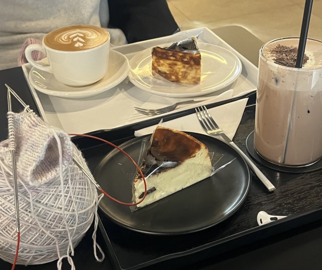 어제 카페 가서 열심히 왼손 떴당