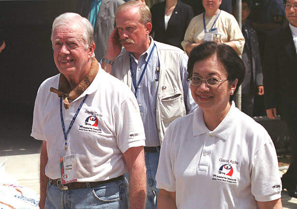 OpenNotion's tweet image. Saddened to hear of Jimmy Carter&apos;s passing. 

During my time with @Habitat_org, he left quite the impression and inspired my journey into public service. 

Humble and gracious- treating all (heads of state or 20 yo staff!) with kindness.

Thank you, Mr. President.