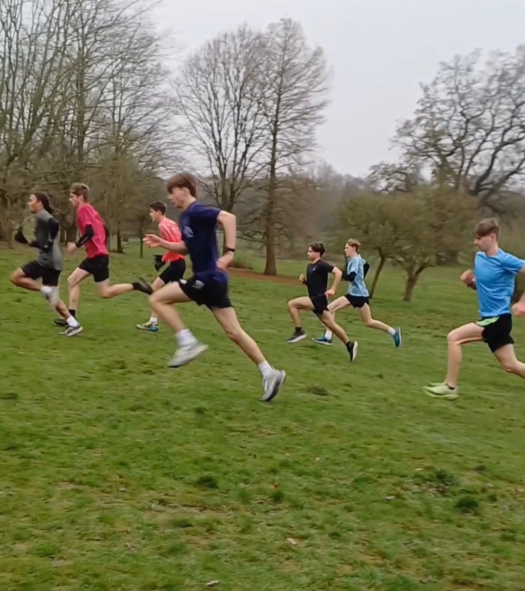 _mikethemod's tweet image. Hills &amp;amp; Drills. Trying A skips up the hill as well as short and long sprints followed by 8min,6min,4min,2min undulating loop with 3min float rec.