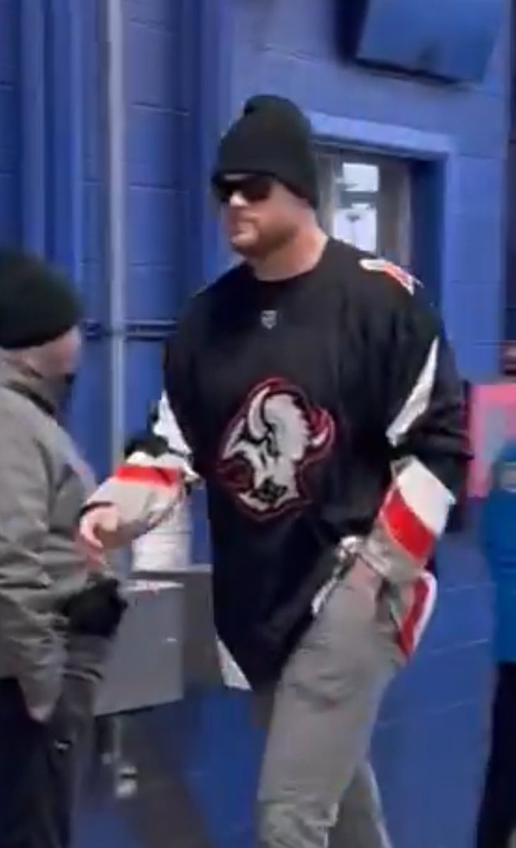Martello16's tweet photo. Did Spencer Brown fix the #Sabres? People are asking. 

#BillsMafia #Sabrehood #WonBuffalo 

@TooTallo_o https://t.co/lIwczmqee7