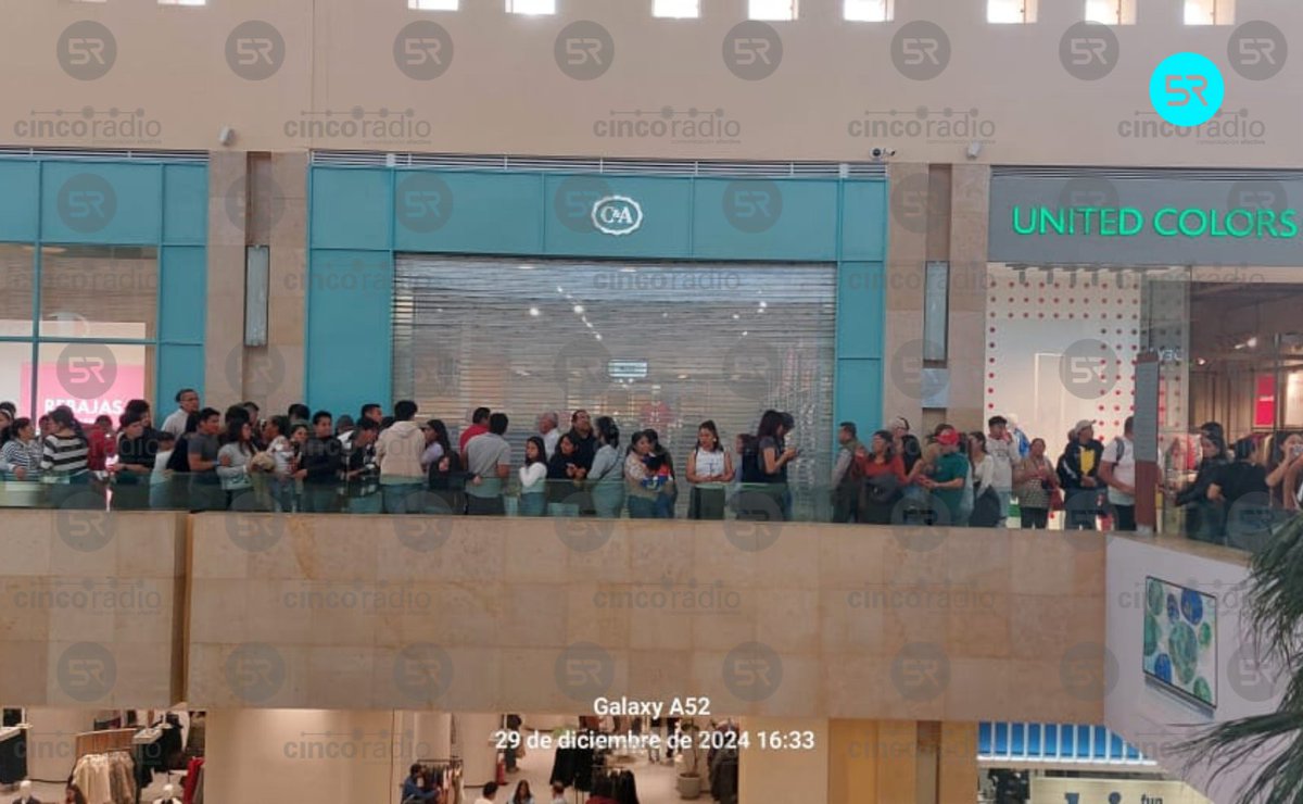 laredcincoradio's tweet image. 🚨|| ¡Alarma sísmica activada en Angelópolis! Clientes y trabajadores están siendo evacuados de las tiendas como medida preventiva. Mantente alerta y sigue las indicaciones de protección civil. #Puebla #AlertaSísmica #Angelópolis