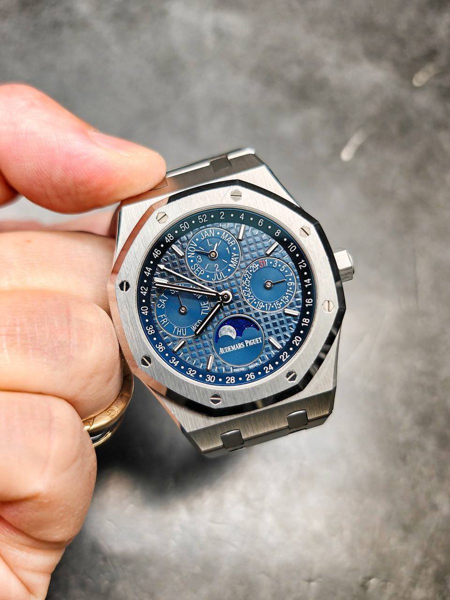 The Luxury Watch Guy tweet media