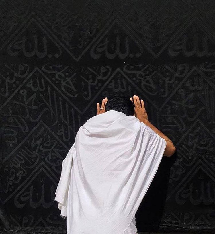 "واجبر إلهي كلّ قلبٍ مُتعب..
أنت الذي تهدي القلوب المتعبة