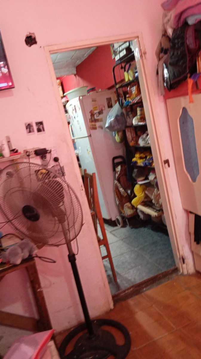 https_payy's tweet photo. @tabacocidios Una foto q nada q ver de mi pieza (rompí la puerta por eso no tengo) https://t.co/JgEuhtsSzT