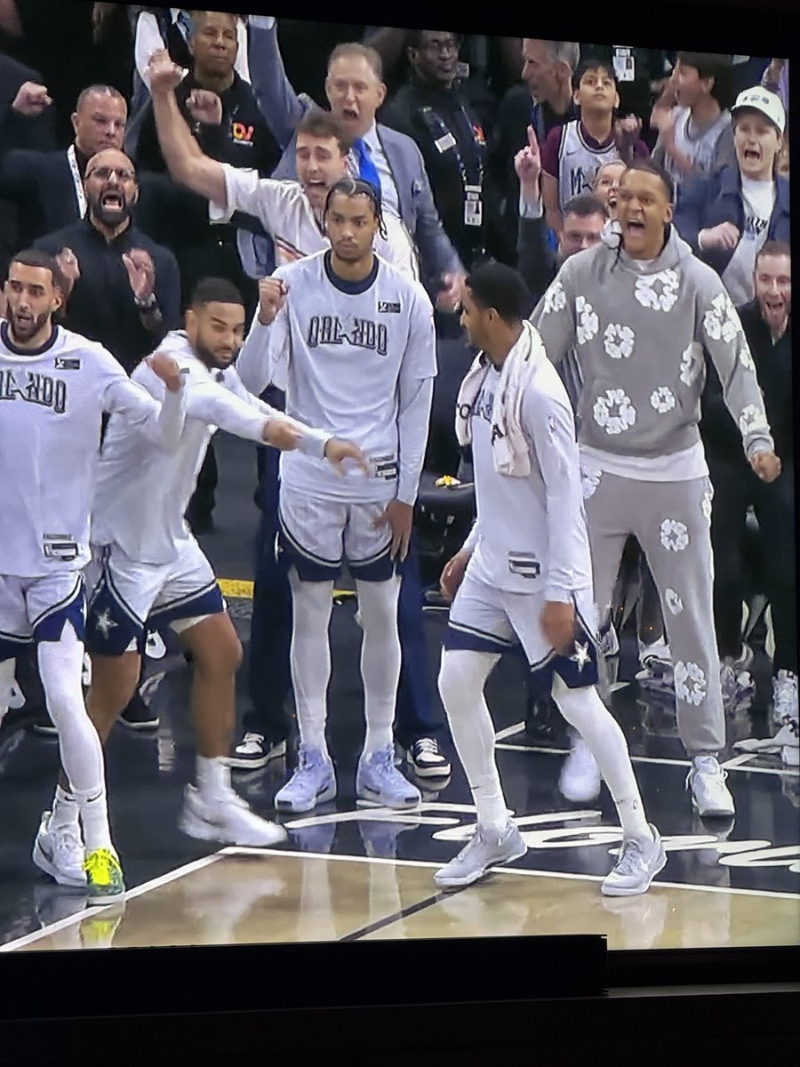 JustBrowsing tweet media